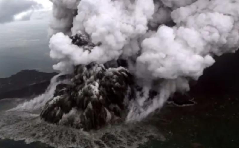 Abu Anak Krakatau Mulai Ganggu Aktivitas Warga, dari Pameran hingga Olahraga