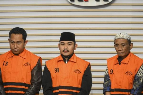 Imbas Erupsi Anak Krakatau, Vonis Bupati Bekasi Nonaktif Ade Kuswara dan Ayahnya Ditunda