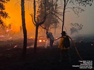 Hampir 10 Jam, Satgas Karhutla Lanud Iskandar Padamkan Api Lindungi Pemukiman Warga