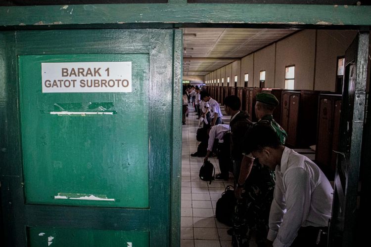 Pengiriman Warga yang Ditangkap Pasca-demo 27 Agustus ke Barak Militer Merupakan Pembungkaman Hak Konstitusional Warga
