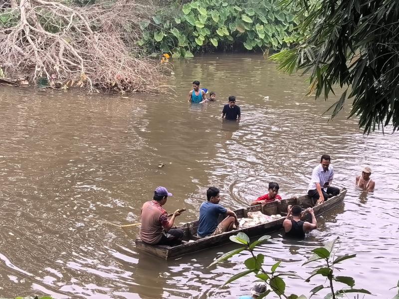 Warga Desa dan PTPN IV Regional IV Panen Ikan di Lubuk Larangan