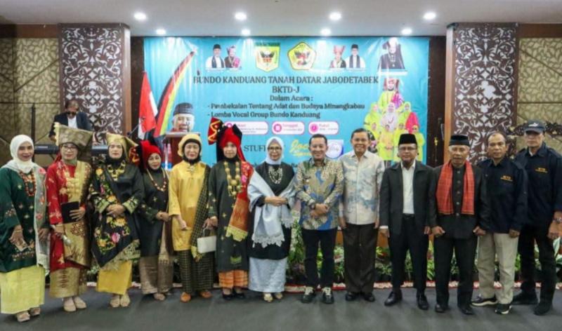 Bupati Tanah Datar bersama Pengurus  Bundo Kandung Jabotabek 