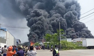 Api Lahap 20 Gudang di Kosambi, Operasional Bandara Soetta Tetap Berjalan