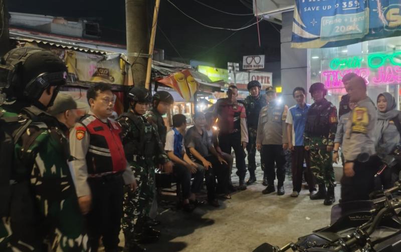 Patroli Gabungan Koramil 03/Sukmajaya dan Polsek Sukmajaya, Jaga Kamtibmas Tetap Kondusif