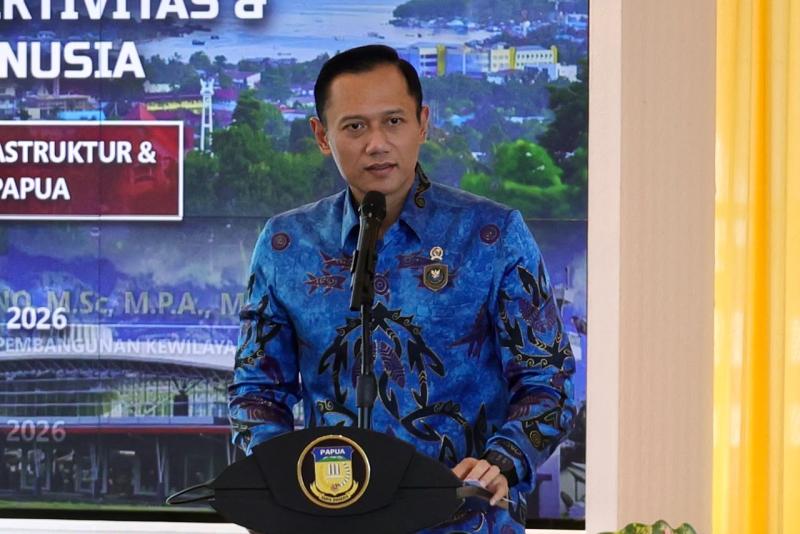 Menko AHY setelah memimpin Rapat Koordinasi Percepatan Pembangunan Infrastruktur, Konektivitas, dan Pengembangan Wilayah Papua di Kantor Gubernur Papua, Jayapura, Jumat (18/9/2026). (Foto: Humas Kemenko Infra)