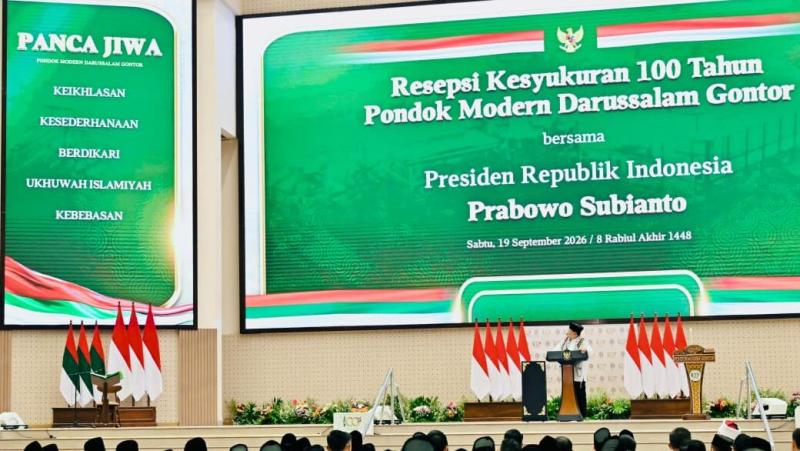 Presiden Prabowo Subianto memberikan sambutannya saat menghadiri Resepsi Kesyukuran 100 Tahun Pondok Modern Darussalam Gontor (PMDG) yang digelar di Balai Pertemuan Pondok Modern (BPPM), Pondok Modern Darussalam Gontor Putra Kampus Pusat, Kabupaten Ponorogo, Provinsi Jawa Timur, Sabtu, 19 September 2026. Foto: BPMI Setpres/Laily Rachev