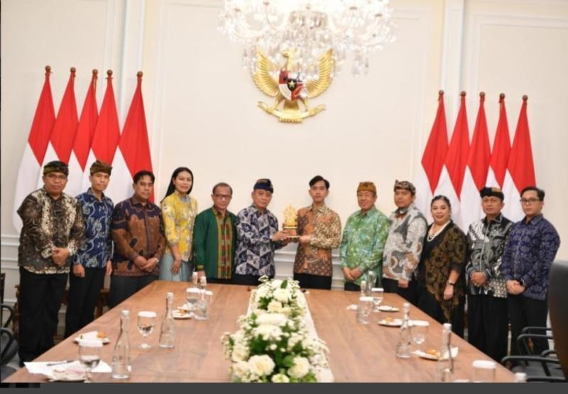 Wapres Gibran Rakabuming Raka menerima penghargaan Prajaniti Dharmaraja Award 2026 dalam audiensi di Istana Wakil Presiden pada Rabu, 23 September 2026.  (Foto: Ist)