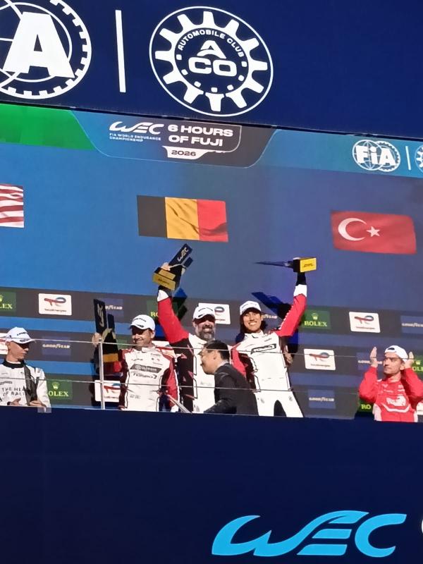 Keluar Jadi Juara, Sean Gelael Kibarkan Merah Putih di Podium FIA WEC Fuji 2026