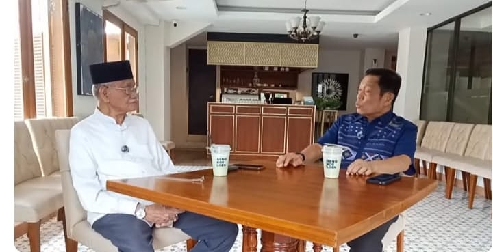 Pengamat Intelijen dan Geopolitik Amir Hamzah (kiri) dalam podcast di kawasan Menteng, Jakarta Pusat. (Foto: Ist)