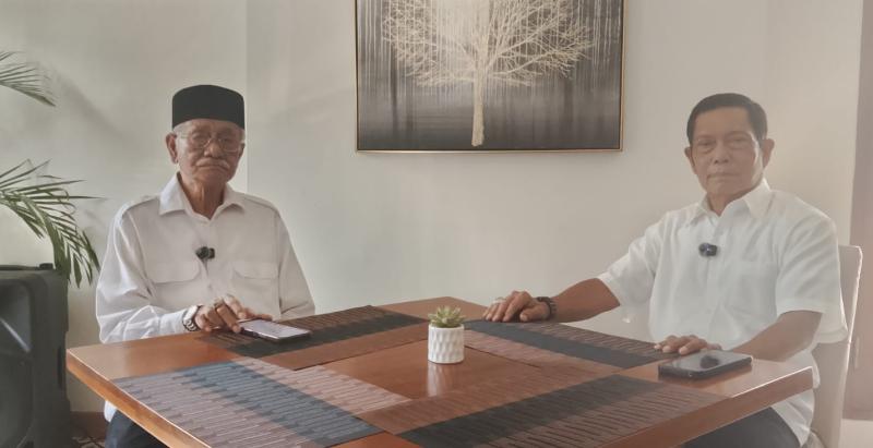 Pengamat Intelijen dan Geopolitik, Amir Hamzah (kiri) bersama Brigjen (Purn.) Purnomo, Eks Direktur Intelijen BAIS TNI. (Foto: Very/Indonews.id)