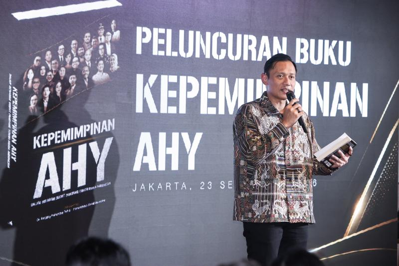 Menko AHY dalam sambutannya pada acara peluncuran buku “Kepemimpinan AHY” di Jakarta, Jumat (23/9/2026). (Foto: Humas Menko Infra)