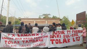 
                                       Lingkar Aksi Warga Tapalang Gelar Aksi: Cabut IUP Eksplorasi Logam Tanah Jarang PT Perminas