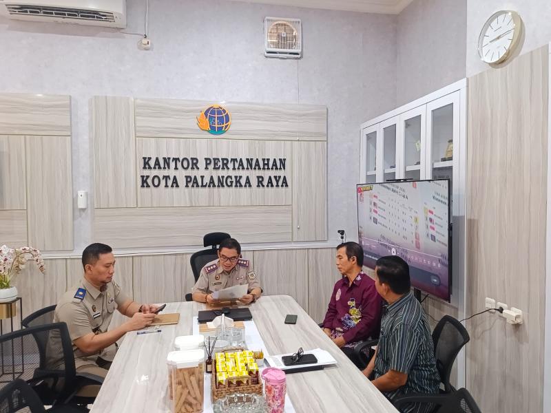 Kantah Palangka Raya Tegaskan Pentingnya Kepastian Hukum, Sertifikat Hak Milik Diserahkan ke Majelis Resort GKE