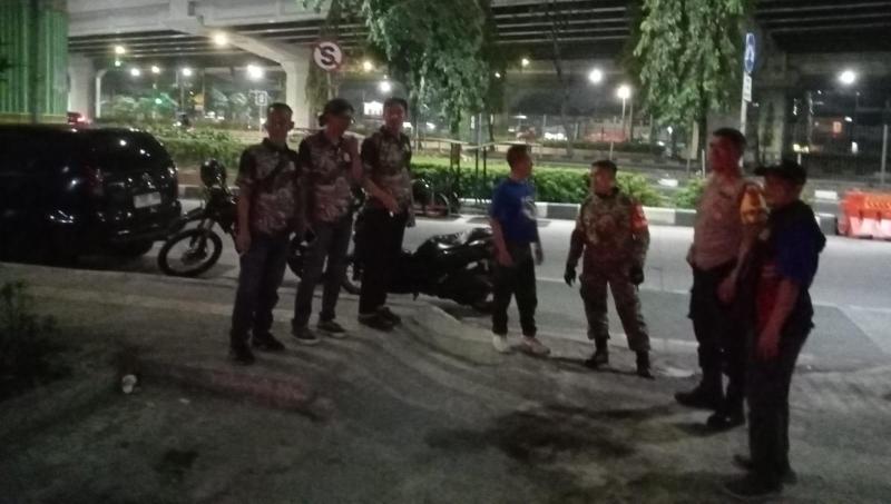 Patroli Malam Koramil 01/Jatinegara Bersama Komduk, Perkuat Kamtibmas di Wilayah Binaan