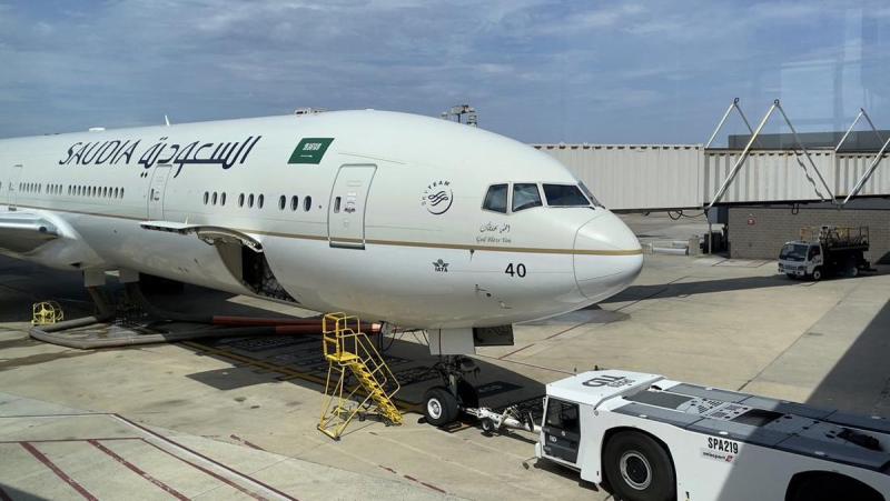Pesawat Saudia Airlines Terbakar di Bandara Riyadh, Diduga Terkena Pecahan Proyektil
