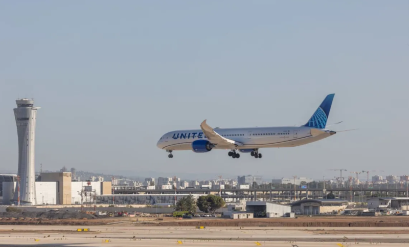 United Airlines Kembali Copot Pilot yang Pernah Puji Serangan Hamas 7 Oktober
