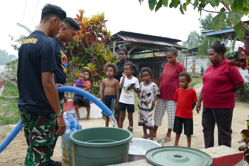 Marinir Hadir bawa Harapan, Lanmar Sorong Salurkan Air  Bersih untuk Sorong