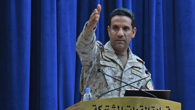 Juru bicara koalisi militer pimpinan Saudi Turki al-Maliki. Foto: AFP/FAYEZ NURELDINE