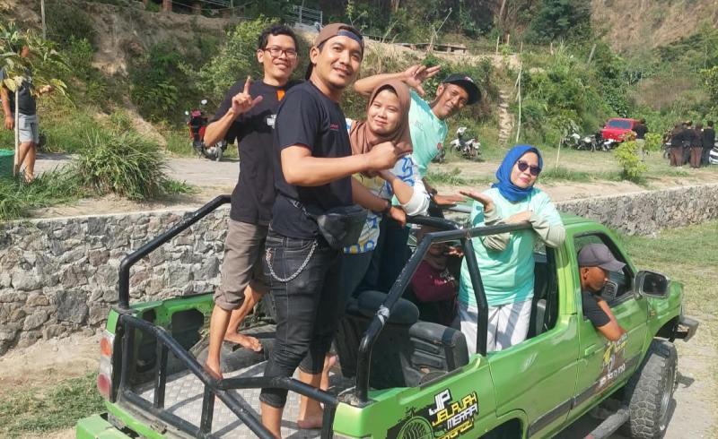 40 Media Sindikasi Media Network Jelajahi Ketep Pass Magelang Bersama Merapi Merbabu Jeep