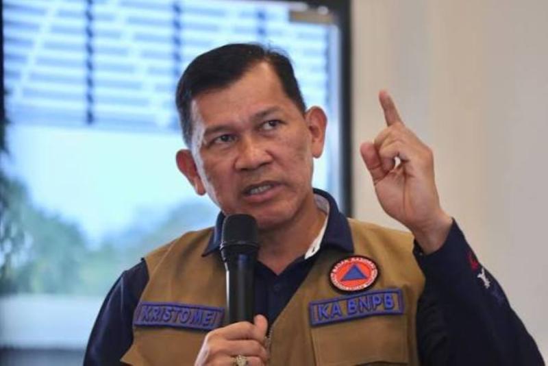 Kepala Badan Nasional Penanggulangan Bencana (BNPB) Letjen TNI Kristomei Sianturi langsung bergerak cepat memimpin upaya penanganan darurat kebakaran hutan dan lahan (karhutla) di Sumatera Selatan.  (Foto: Humas BNPB)