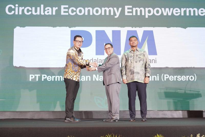PNM Raih ESG NOW Awards 2026, Dorong Ibu Nasabah Mekaar Ubah Sampah Jadi Nilai Ekonomi