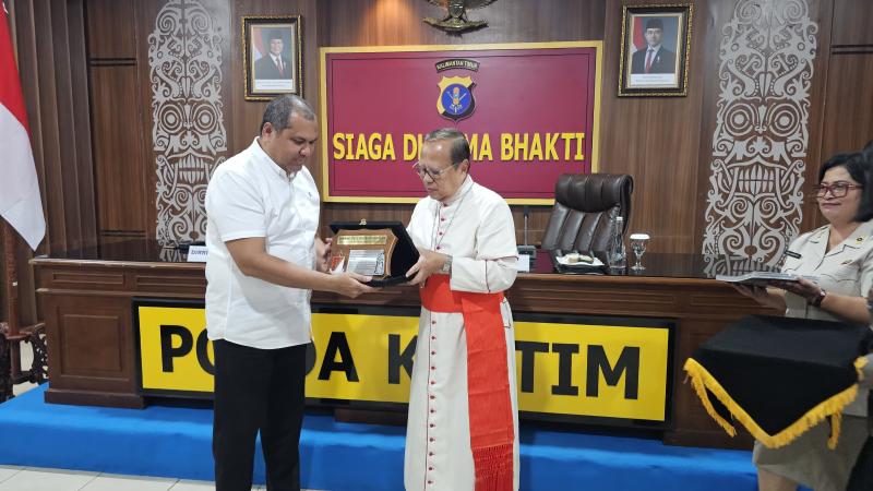 Kardinal Suharyo Sapa Polda Kaltim, Teguhkan Iman dan Integritas Polisi