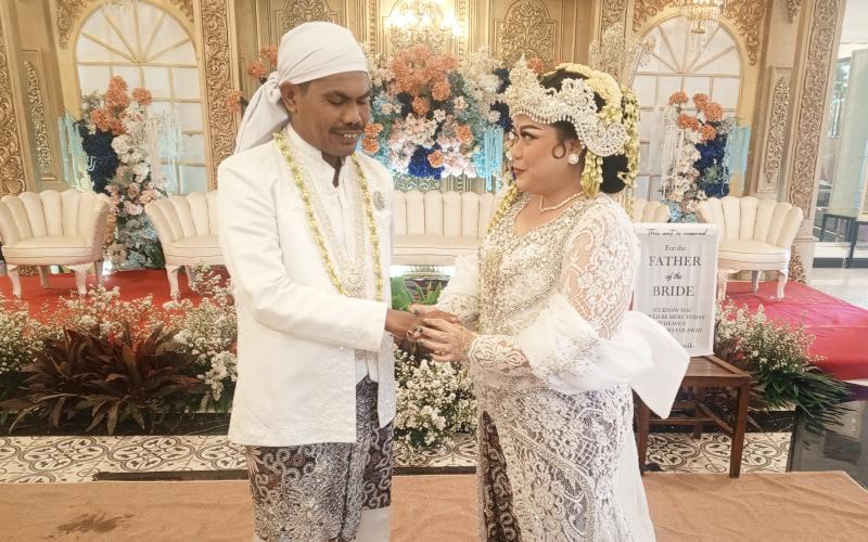 Berawal dari Media Sosial, Cinta Reno dan Fika Berlabuh di Balai Sarwono