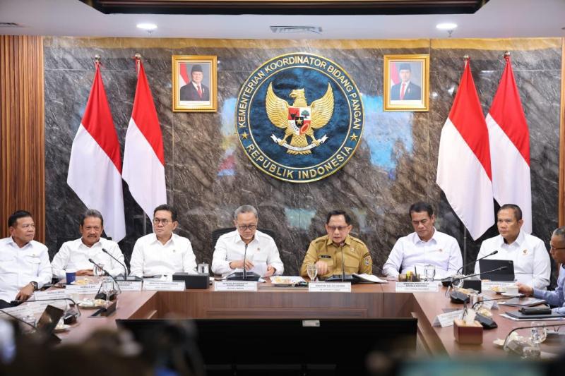 Menteri Pertanian (Mentan) Andi Amran Sulaiman memastikan pasokan beras nasional aman menjelang Natal dan Tahun Baru (Nataru), didukung cadangan beras pemerintah (CBP) di Perum Bulog yang mencapai sekitar 4,5 juta ton serta keberlanjutan produksi dalam negeri.  (Foto: Humas Kementan)