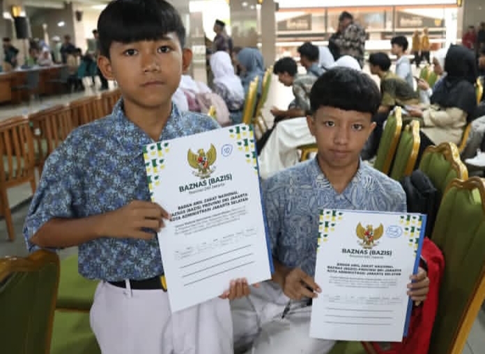 Ratusan Pelajar di Jaksel Terima Bantuan Pengambilan Ijazah Tertunda